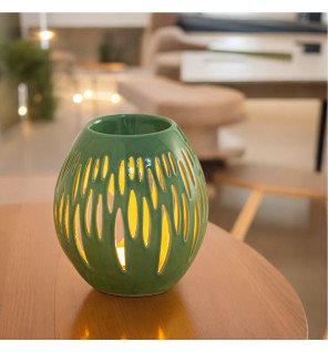  détail du brûleur montrant la texture artisanale et la finition mate de la céramique