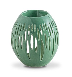  brûle-parfum ovali olive en céramique artisanale posé sur une étagère avec des plantes vertes