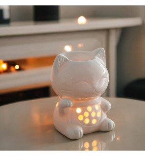  brûle-parfum céramy placé sur une étagère en bois dans une décoration minimaliste