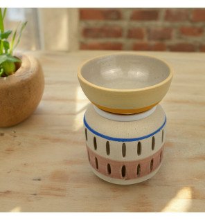  brûle-parfum creativity utilisé avec une bougie chauffe-plat allumée