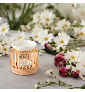  vue latérale du brûle-parfum mettant en valeur ses lignes épurées