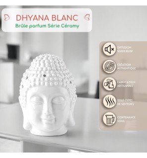  brûle-parfum posé près de coussins et d’un plaid pour une atmosphère cocooning