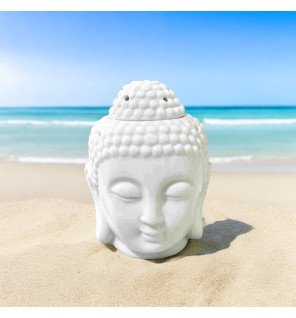  objet décoratif en céramique blanche dans un espace de méditation