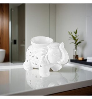  détail de la texture lisse et brillante du brûle-parfum éléphant