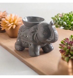  éléphant gris en céramique diffusant des senteurs apaisantes dans une chambre