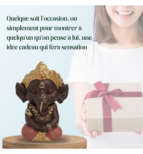  main de la statue ganesh tenant un lotus symbole de paix et de relaxation