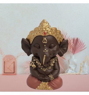  détail sur la texture mate et la finition soignée de la statue bouddha ganesh