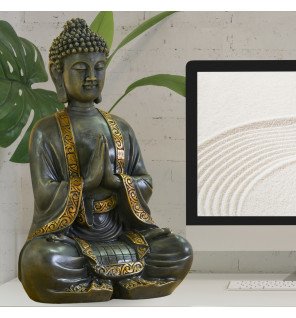  statue bouddha méditation sur un meuble bas pour favoriser l’harmonie intérieure