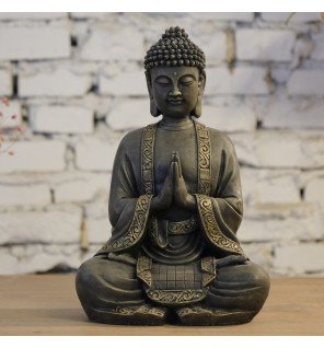  grande statue bouddha mise en valeur par un éclairage doux en soirée