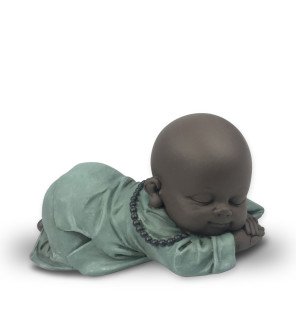  ambiance tamisée autour de la statue pour illustrer son effet apaisant dans un espace de vie