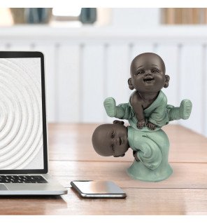  statue bonzes jump mise en scène dans un salon lumineux pour une atmosphère apaisante