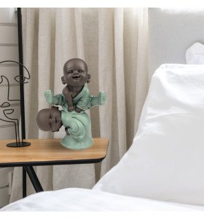  statue bonzes jump en pleine lumière naturelle sur une table basse