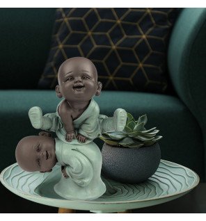  détail du socle compact et stable de la statue décorative