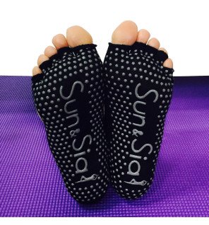  détail du tissu respirant des chaussettes yoga pour un confort optimal