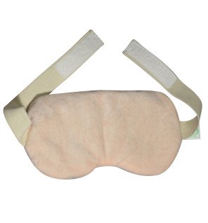  vue du masque plié prêt à être rangé dans une trousse de voyage