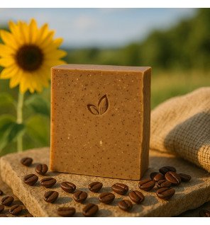  savon exfoliant au café bio découpé en tranches pour montrer les grains
