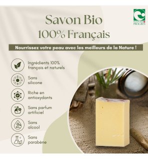  savon écologique sur un porte-savon en céramique blanche à côté d’un lavabo