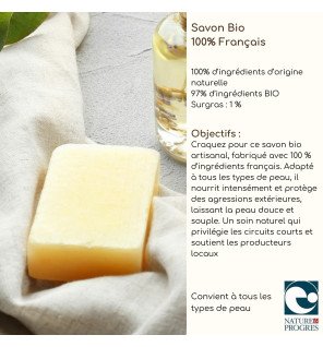  savon bio français posé sur une serviette beige dans une salle de bain épurée