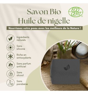  gros plan sur la texture douce et crémeuse du savon à l’huile de nigelle pour soin quotidien