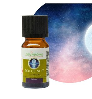  huile essentielle douce nuit zen'arôme dans une main prête à être diffusée