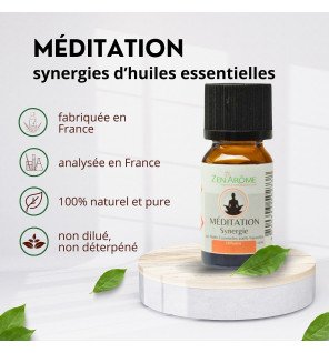 flacon de méditation synergie d'huiles essentielles 10 ml de la marque zen'arôme posé sur une table en bois