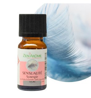  synergie d'huiles essentielles sensualité sur un plateau en bambou pour souligner l'aspect écoresponsable