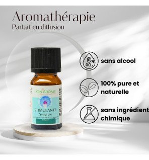  gros plan sur le flacon d'huile essentielle stimulante avec étiquette colorée et bouchon noir