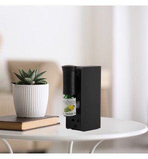  diffuseur zen'arôme mobysens noir diffusant une brume fine dans un salon cosy