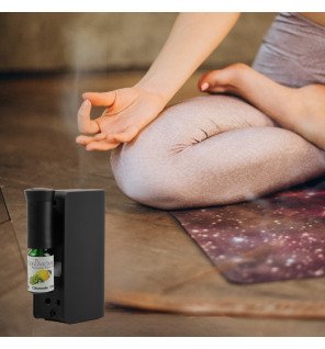  diffuseur par nébulisation noir intégré dans une salle de bain pour une atmosphère spa