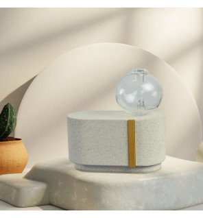  détail de la verrerie soufflée à la main du diffuseur d'huiles essentielles cimio