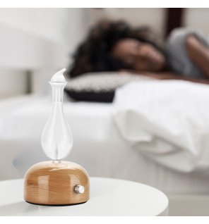  gros plan sur le diffuseur aurora mettant en valeur la finition artisanale du bois naturel