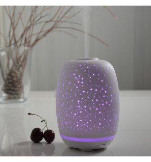  diffuseur ultrasonique stella avec brume visible et lumière tamisée en soirée