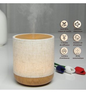  diffuseur d'huiles essentielles posé près d'une plante verte pour une atmosphère zen et apaisante