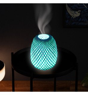  diffuseur ultrasonique olaki utilisé lors d'une séance de méditation dans une pièce lumineuse
