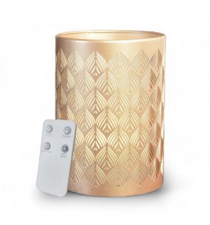  diffuseur vienne mis en valeur dans une ambiance chaleureuse avec des bougies allumées