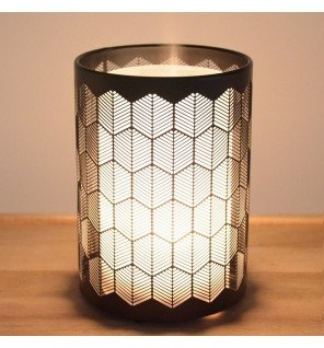  diffuseur verone entouré de flacons d’huiles essentielles pour illustrer son usage quotidien