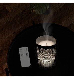  diffuseur d’huiles essentielles verone utilisé lors d’une séance de méditation pour favoriser la détente