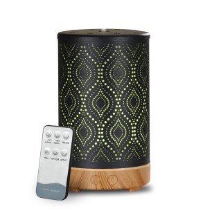  diffuseur d’huiles essentielles séville accompagné de flacons d’huiles pour illustrer son usage quotidien