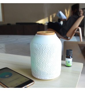  diffuseur prague en plastique blanc mat sur une étagère