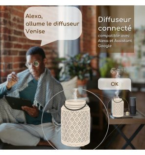  diffuseur posé près d’un canapé avec des coussins pour une ambiance cocooning