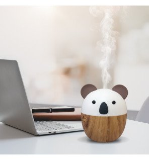  gros plan sur le design koala du diffuseur d'huiles essentielles pour une touche ludique dans la décoration