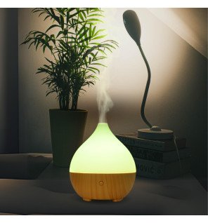  diffuseur ultrasonique usb compact en fonctionnement avec une douce brume parfumée