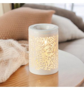  détail de la texture en céramique du diffuseur d’huiles essentielles pour une touche élégante