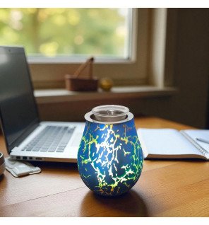  ambiance tamisée avec le diffuseur en arrière-plan sur une étagère en bois