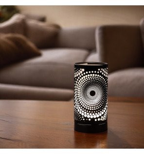  brûle-parfum zen'arôme illuminant un coin détente avec des coussins