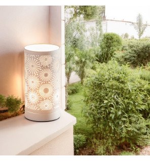  brûleur électrique utilisé lors d’une séance de méditation pour une atmosphère apaisante