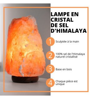  lampe artisanale en sel d'himalaya allumée dans une chambre zen