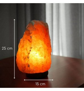  lampe de sel d'himalaya utilisée comme veilleuse dans une pièce cosy