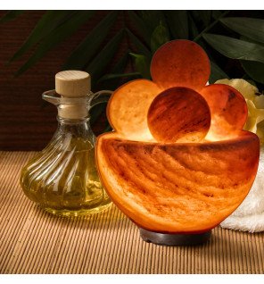  lampe de sel allumée dans une chambre pour une lumière douce et apaisante