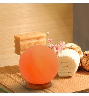  lampe en sel d'himalaya moon utilisée comme veilleuse pour une lumière tamisée